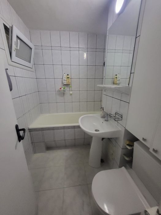 Apartament 3 camere pentru inchiriat.
