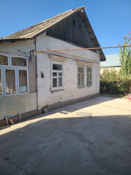 Товоксойда 8 сотикли ховли уй сотилади.