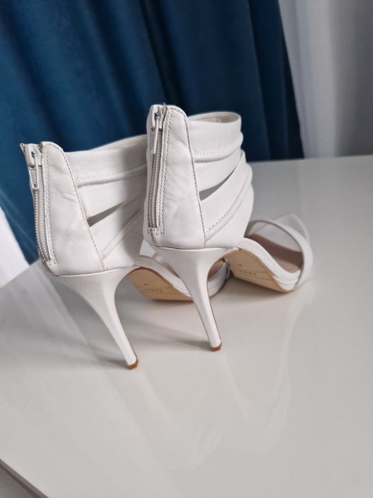 ZARA, sandale elegante, albe, 37