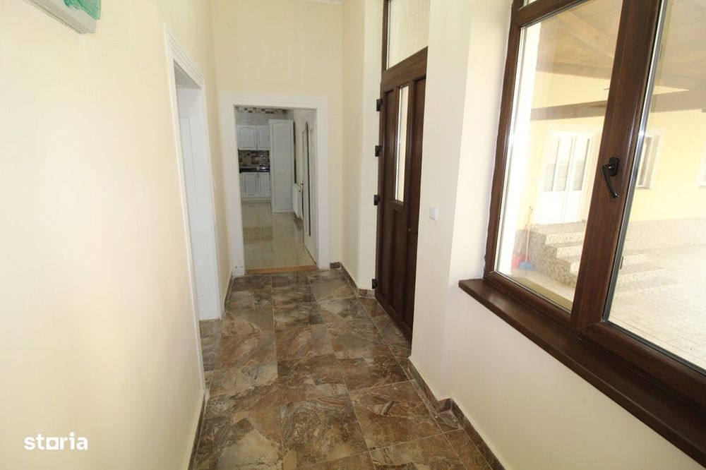 Închiriez casă în Hunedoara, zona Facultatea de Inginerie, teren 750mp