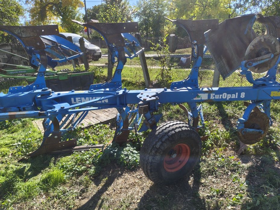 Vând plug lemken europal 8