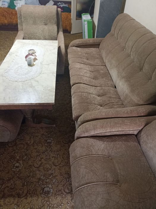 Холова гарнитура с маса