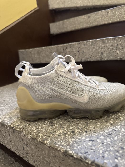 Бели обувки  Nike Vapormax