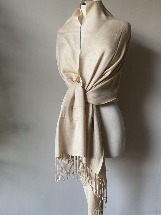 Бежов и кафяв шал от кашмир, вълна, вискоза; Мichael Kors и други