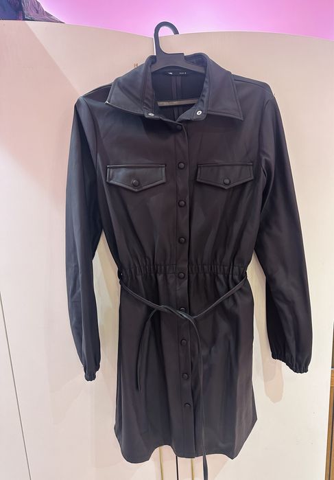 Рокля-имитация на кожа