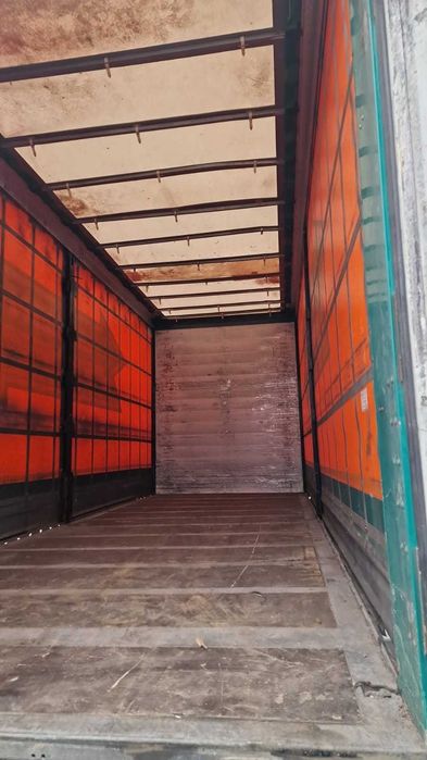 Vând bena furgon container