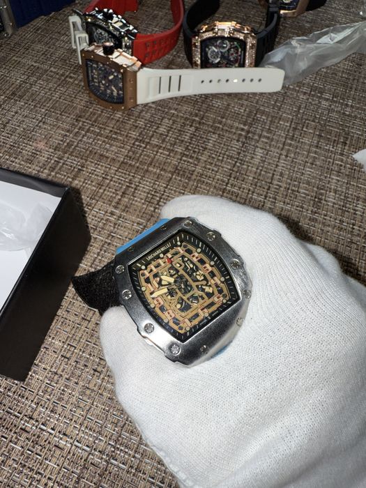 Различни часовници на известни марки