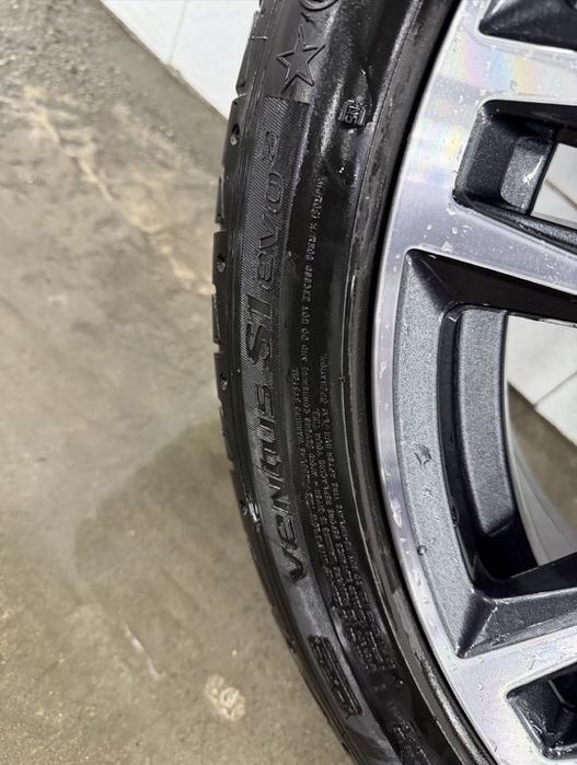 Продам новую оригинал резину с дисками