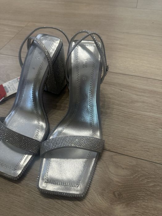 Сандали висок ток ZARA