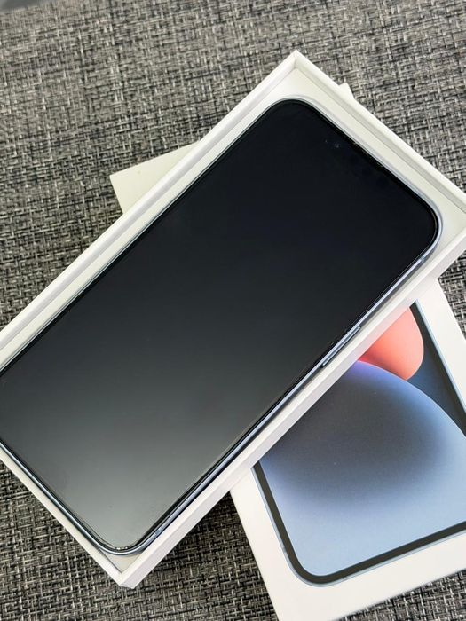 Продам Phone 14 в голубом цвете