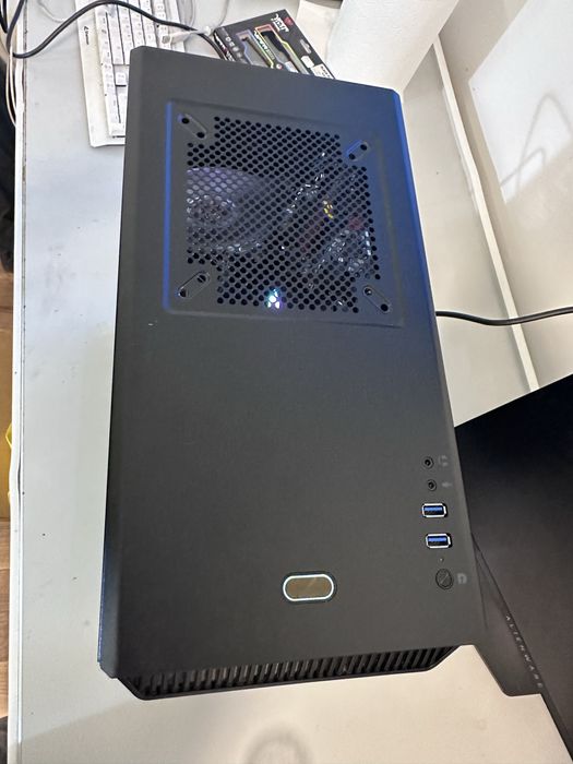 Unitate PC Gaming i5 10400 RTX 2060 16GB RAM SSD NVMe Phanteks