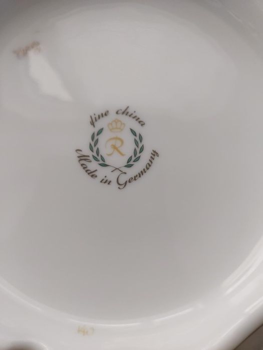 Немска порцеланова супиера с капак – Fine China, златна декорация