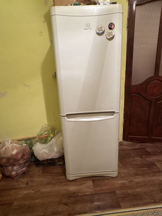 Холодильник Indesit