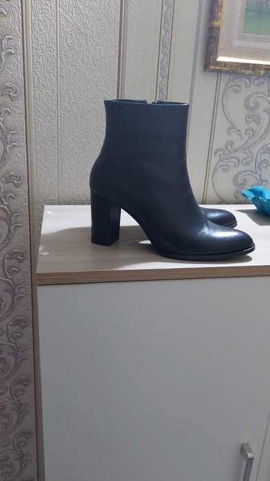 Продам кожаные ботильоны 37 размера