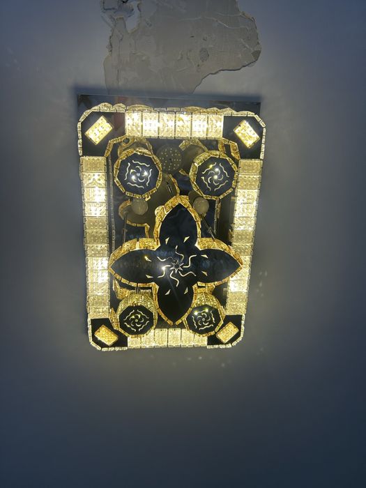 Продам люстрю в отличном состояний