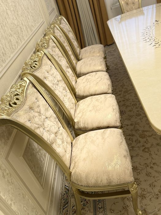 Yangi holatdagi stol stul