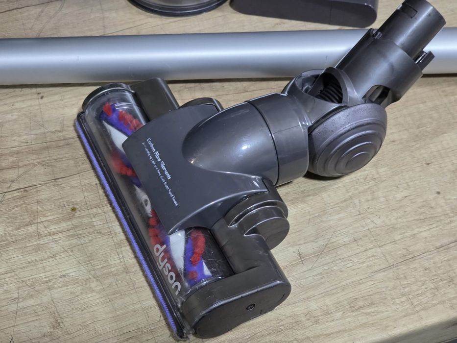 Aspirator vertical fără fir tip Dyson, baterie 21.6V, complet cu accesorii