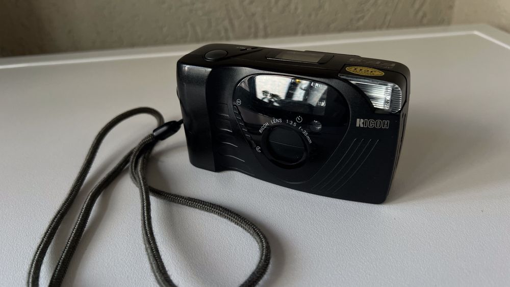 Aparat foto Ricoh FF-9 film de 35 mm, negru