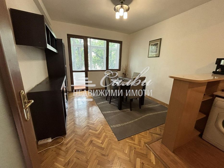 Дава се под наем Тристаен апартамент в Шумен, Център - 70 кв.м за 357 € - Снимка #2