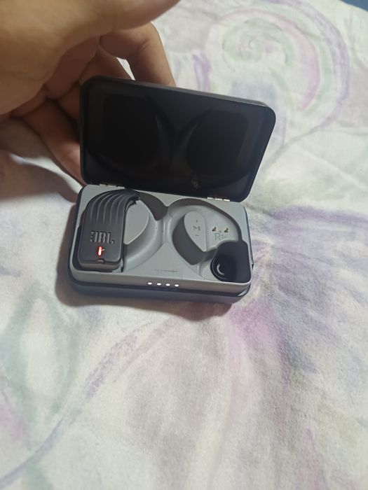Carcasa căști JBL + casca stanga