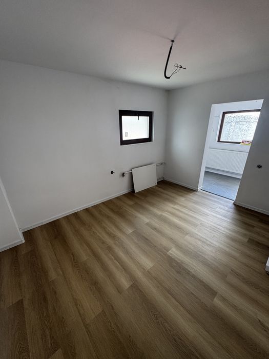 casa si curte , spatiu comercial  Piata Mihai Viteazul de inchirat / vanzare