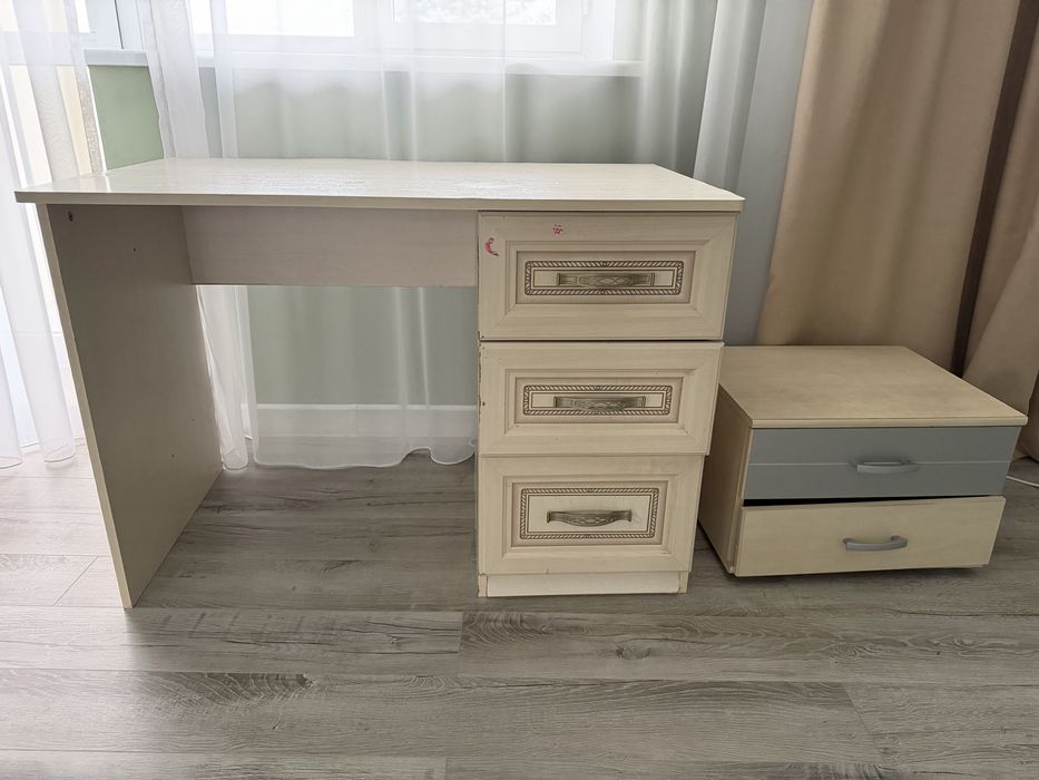 Продам шкаф, кровать и стол для учебы