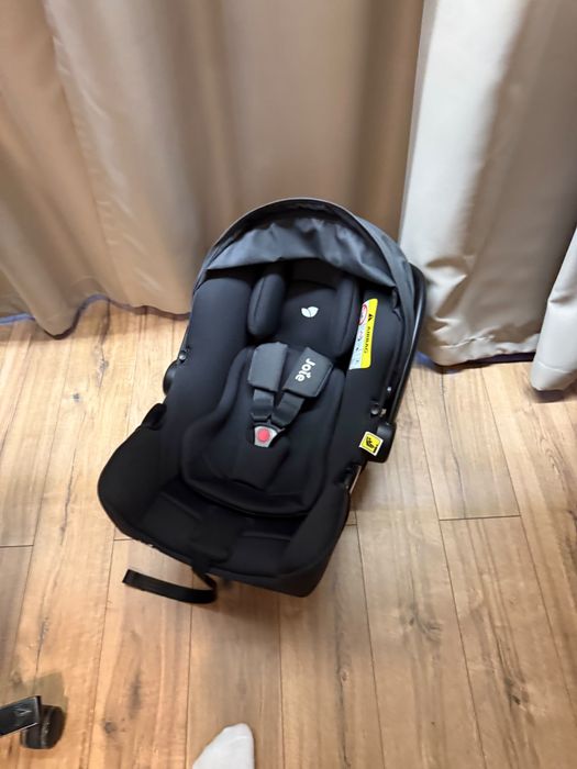 Vând Scoică Auto Joie i-Snug 2 (i-Size) – Ca Nouă, cu Cutie