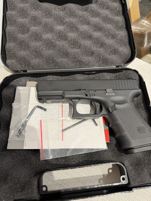 Pistol airsoft tip GLOCK 9x19+accesorii