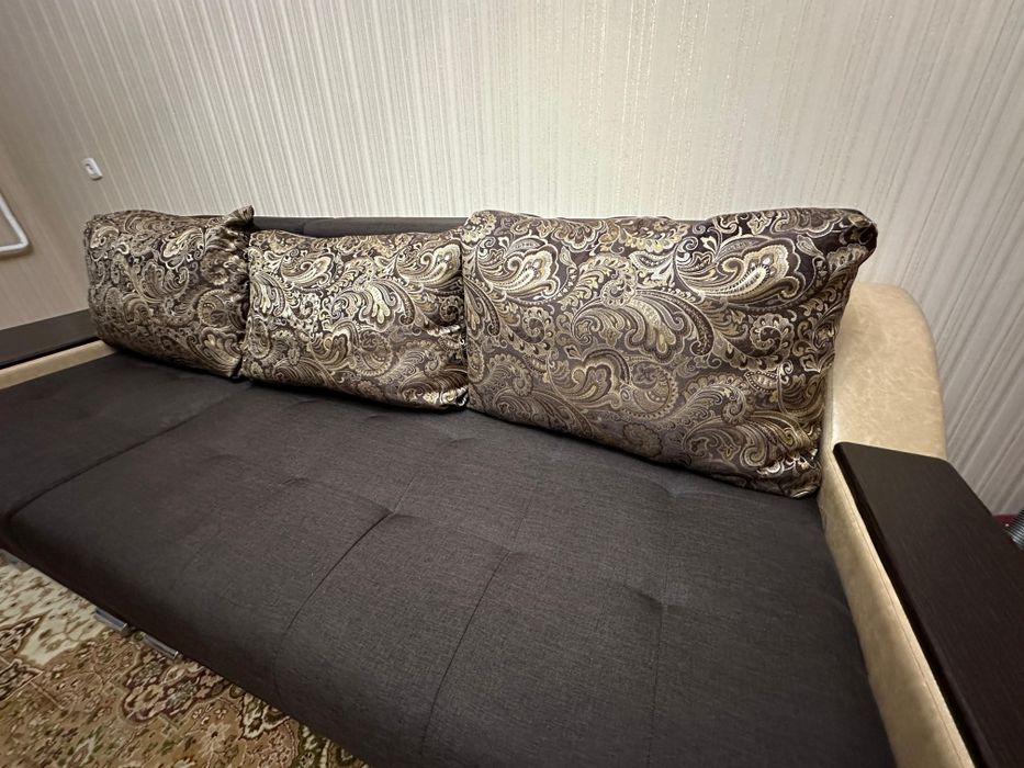 Продам Диван для гостинной