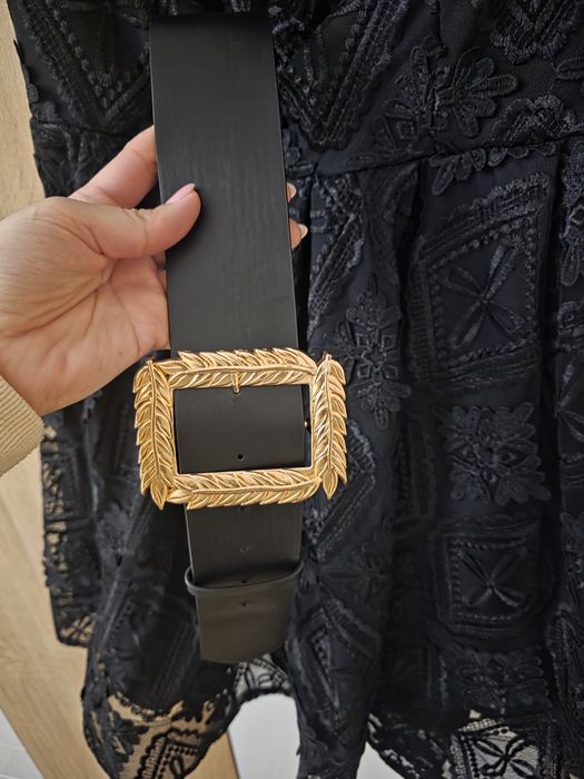 Черна дантелена рокля