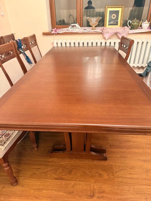 Стол и стулья качественные