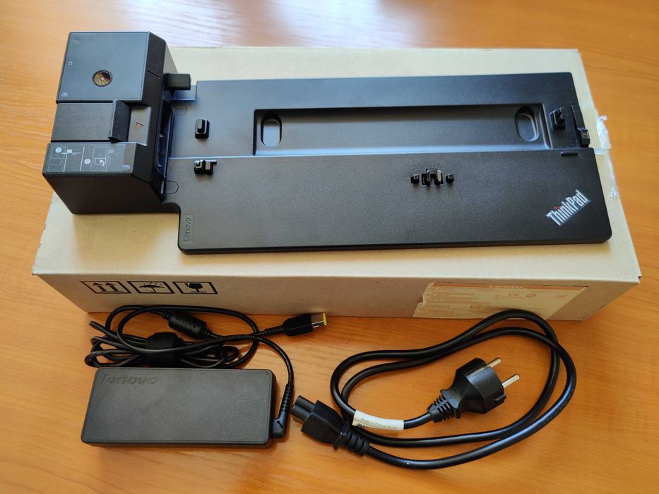 Докинг станция Lenovo ThinkPad Docking Station 40AG
