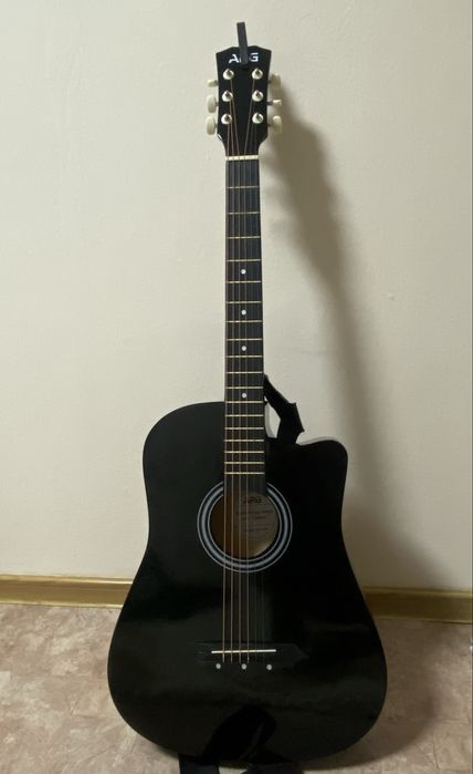 Гитра акустическая