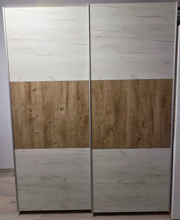 Гардероб с плъзгащи врати