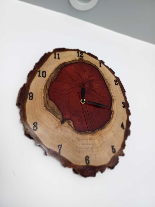 Masuta de cafea din lemn de par cu rasina