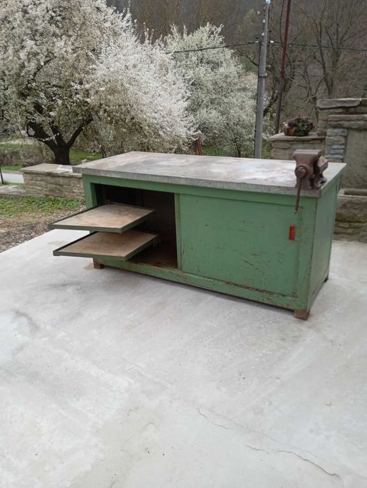 Шлосерска маса с менгеме