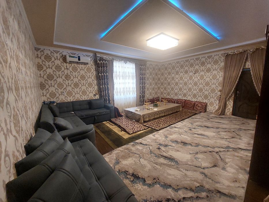 Ohangaron shahar yoshlik mahallasida katta hovli uy sotiladi