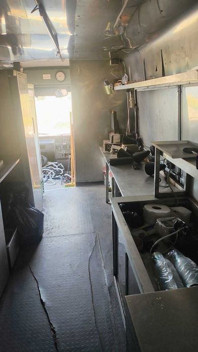 Food truck - напълно оборудван и готов за работа веднага