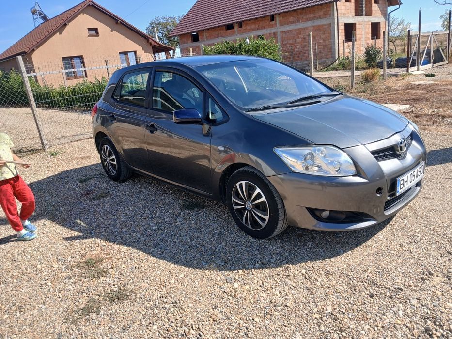 vand toyota auris 1.3 benzina
