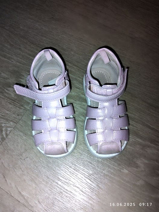 Продам сандали на девочку
