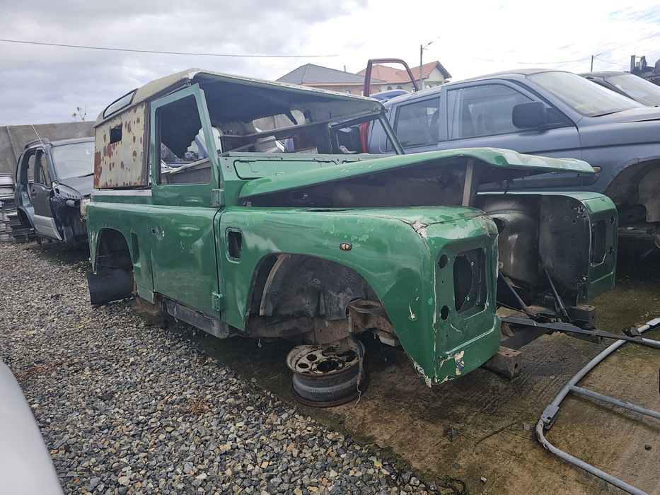 Dezmembrez Land rover Defender 90,110 si 130