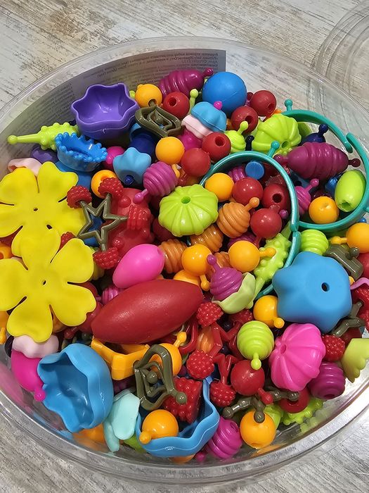 Продам набор для создания украшений для девочек