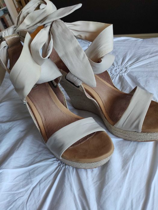 Сандали UGG , Zara, 39 размер с платформа, отлични