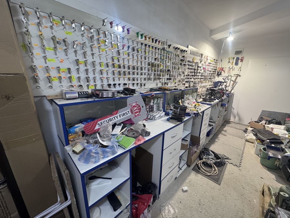 ПРОДАВА СЕ Напълно Оборудван Ключарски Бизнес - Готов за Работа!