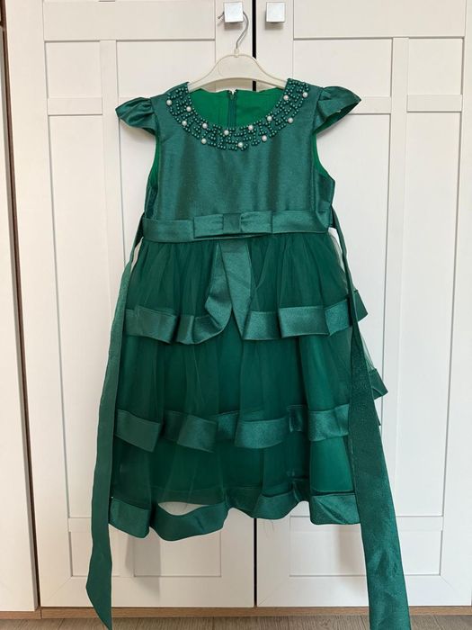 Продам детские платья.