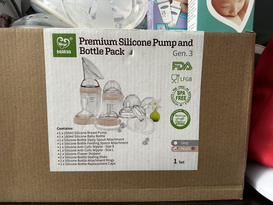 Бебешки принадлежности помпа за кърма Medela MomCozy, раница Ergobaby , стерилизатор Philips Avent , везна , гимнастика Tiny Love , шишета Haakaa