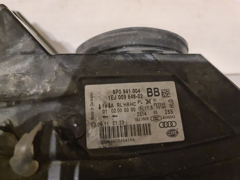 Десен фар  audi a3 2011