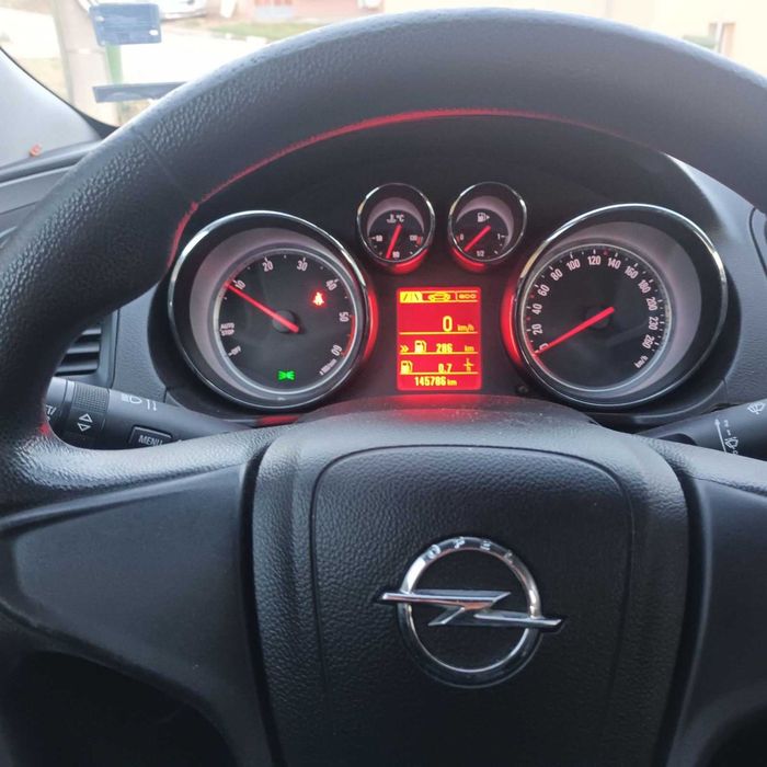 Лек автомобил Opel Insignia