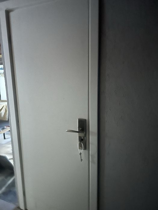 Usa noua cu toc de lemn