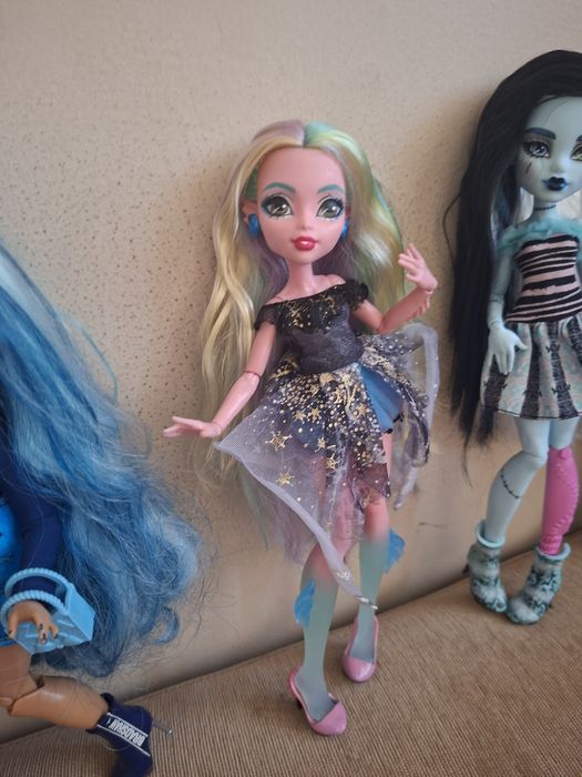 Monster High , Bratz , Rainbow High Кукли + лот дрехи